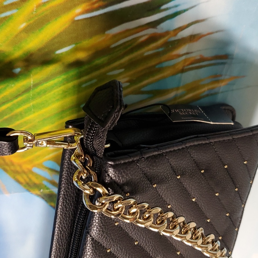 Elegant Black Quilted Shoulder Bag - Picture 3 of 9